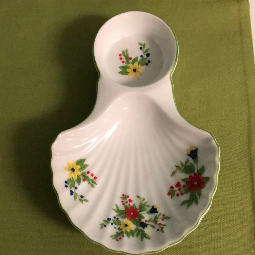 Vintage Persian Garden porcelain clamshell serving dish.